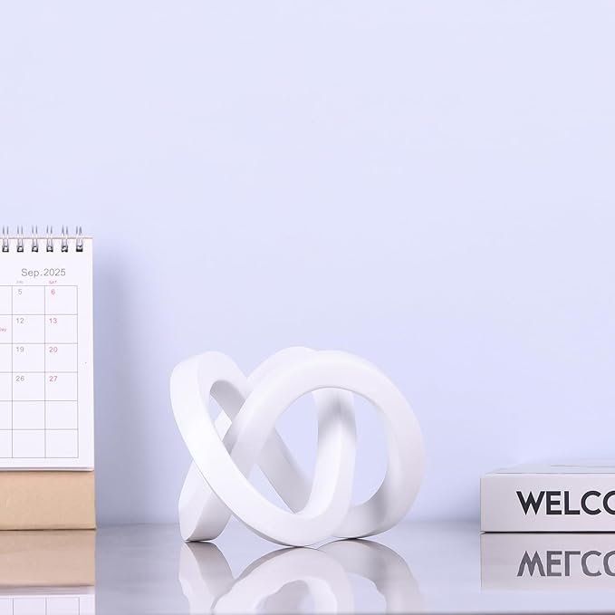 White knot decorative sculpture, white home decor aesthetics, Möbius strip sculpture, suitable for decoration and display on bookshelves, living room TV cabinets, office cabinets, and coffee tables.