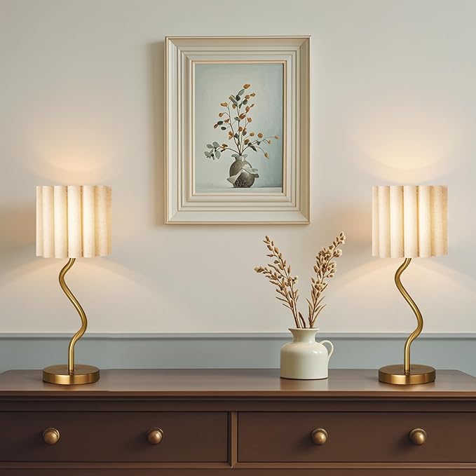 Cordless Scalloped Table lamp, Modern Brass Lamp for Bedside Restaurant Dining Table, 5200-mAh Rechargeable Battery, 3-Level Brightness Dimmable, Build-in Integrated LED 320 Lumen Max