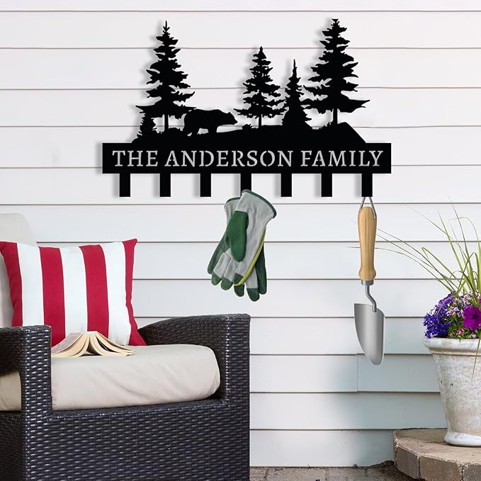 Personalized Metal Key Holder for Wall, Metal Black Bear Coat Hook Key Holder with Custom Name, Letter Wall Decoration Key Hooks, Cabin Key Hanger Decor, Key Rack for Farm, Key Organizer for Entryway