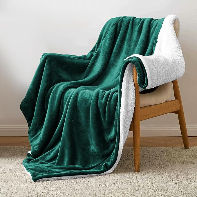 MOONLIGHT20015 Sherpa Fleece Twin Blanket - (Emerald Green, 60X80 Inches) Warm and Fluffy Blankets for Winter - Reversible Thick and Cozy Twin Size Blankets for Bed, Camping and Travel
