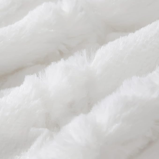 KAWAHOME Faux Fur Blanket Queen Size Winter Ultra Luxury Soft Cozy Warm Fluffy Plush Faux Rabbit Fur Blankets Quatrefoil Pattern for Couch Sofa Bed, 90" X 90" White