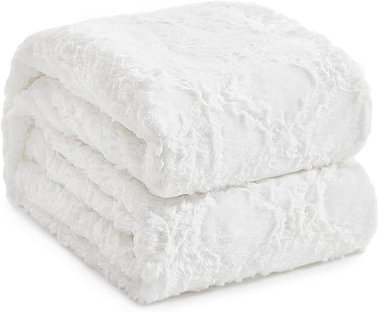 KAWAHOME Faux Fur Blanket King Size Winter Ultra Luxury Soft Cozy Warm Fluffy Plush Faux Rabbit Fur Blankets Quatrefoil Pattern for Couch Sofa Bed, 108" X 90" White
