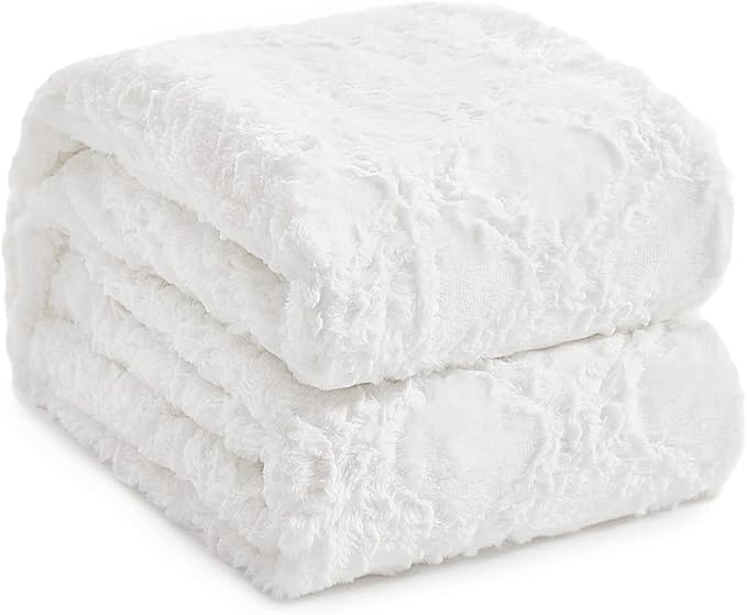 KAWAHOME Faux Fur Blanket Queen Size Winter Ultra Luxury Soft Cozy Warm Fluffy Plush Faux Rabbit Fur Blankets Quatrefoil Pattern for Couch Sofa Bed, 90" X 90" White