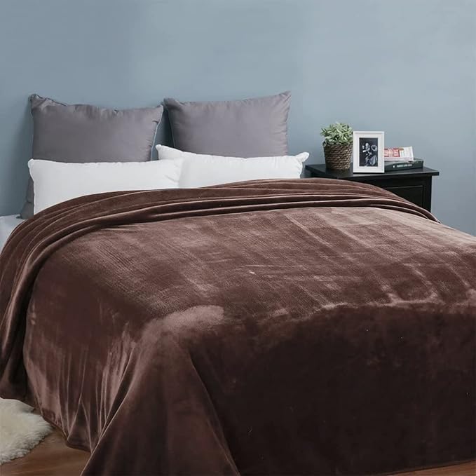 EASELAND Soft King Size Blanket All Season Warm Microplush Lightweight Thermal Fleece Blankets for Couch Bed Sofa,90x108 Inches,Chocolate