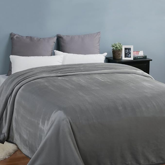 Soft King Size Blanket All Season Warm Fuzzy Microplush Lightweight Thermal Fleece Blankets for Couch Bed Sofa,90x108 Inches,Gray