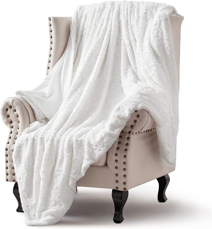 KAWAHOME Faux Fur Blanket King Size Winter Ultra Luxury Soft Cozy Warm Fluffy Plush Faux Rabbit Fur Blankets Quatrefoil Pattern for Couch Sofa Bed, 108" X 90" White