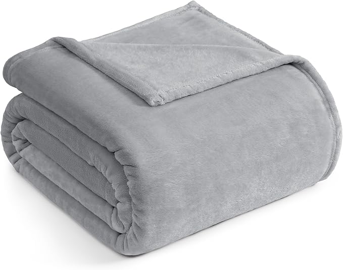 Casa Platino Fleece Blanket King Size – 300 GSM Light Gray Fleece Throw for Bed or Couch – Soft Cozy Warm Holiday Bed Blanket for Winter, Fuzzy Plush Elegant Gifts for Men & Women - 108x90 Inch