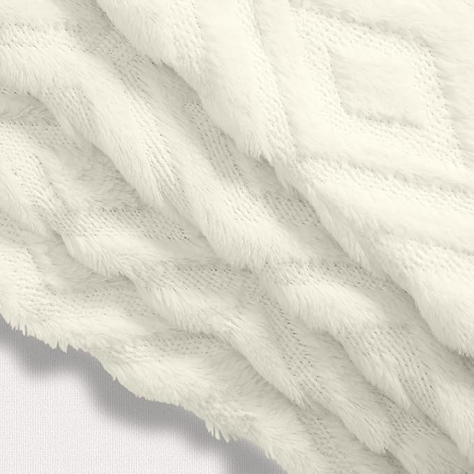 decorUhome Pack of 4 Faux Fur Throw Pillow Covers 20x20, Soft Decorative Couch Pillow Covers with Velvet Back for Modern Sofa Living Room, Cream White
