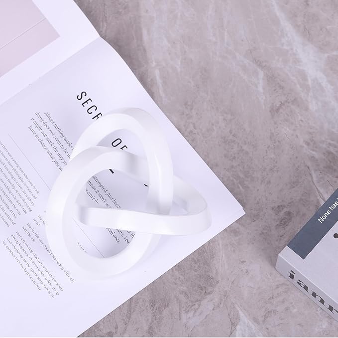White knot decorative sculpture, white home decor aesthetics, Möbius strip sculpture, suitable for decoration and display on bookshelves, living room TV cabinets, office cabinets, and coffee tables.