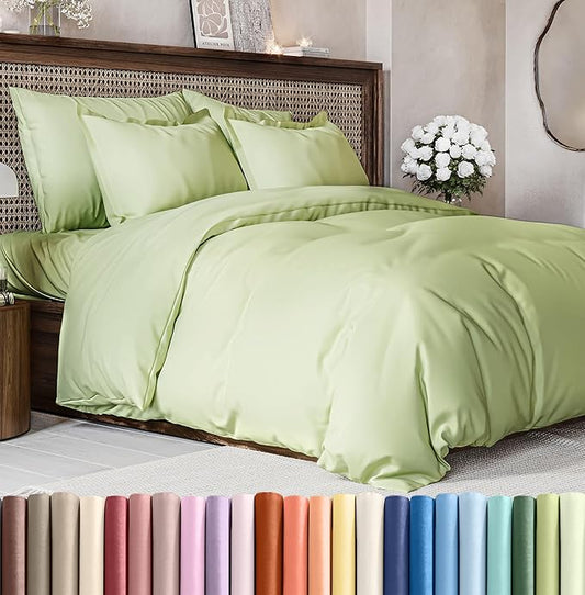 CGK Unlimited Duvet Cover Full Size Set - Extra Soft Full Size Duvet Cover 80 x 90 with 2 Pillow Shams - Hotel Quality w/Zipper Closures & Ties - Bedding and Bed Linens Set (Light Sage Green)