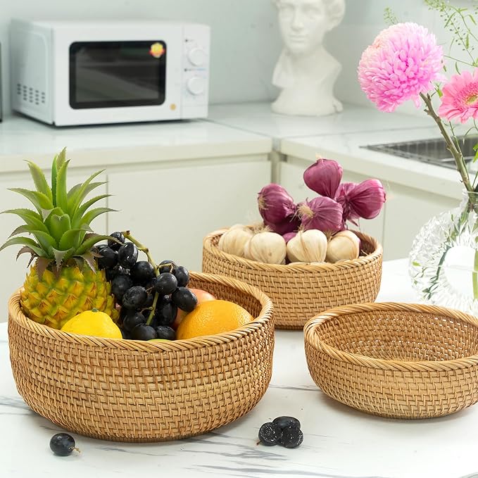 CLAYNIX Woven Fruit Basket For Holder Bowl Decorative Bread Vegetable, Serving Bowl Set of 3 For Organizing Kitchen Natural Rattan Picnic Basket Round Stackable (Natural)