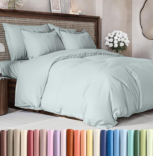 CGK Unlimited Duvet Cover Full Size Set - Extra Soft Full Size Duvet Cover 80 x 90 with 2 Pillow Shams - Hotel Quality and Fade Free w/Zipper Closures & Ties - Bedding and Bed Linens Set (Ice Blue)