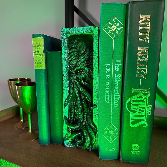 Toy Vault Cthulhu Bookshelf Insert, Resin Bookend Peeping Cthulhu Monster Statue