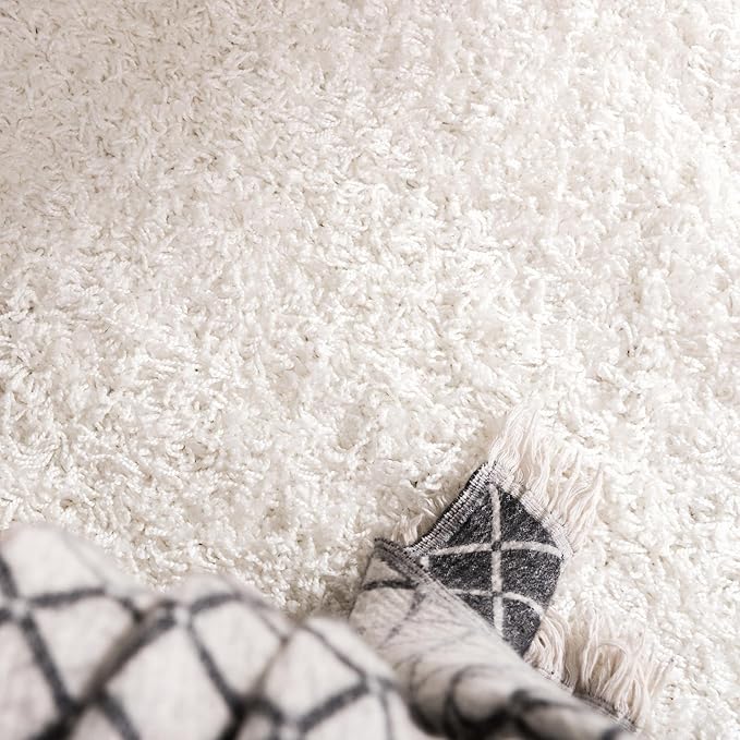 Unique Loom Solid Shag Collection Area Rug (5' 3" Round, Snow White)