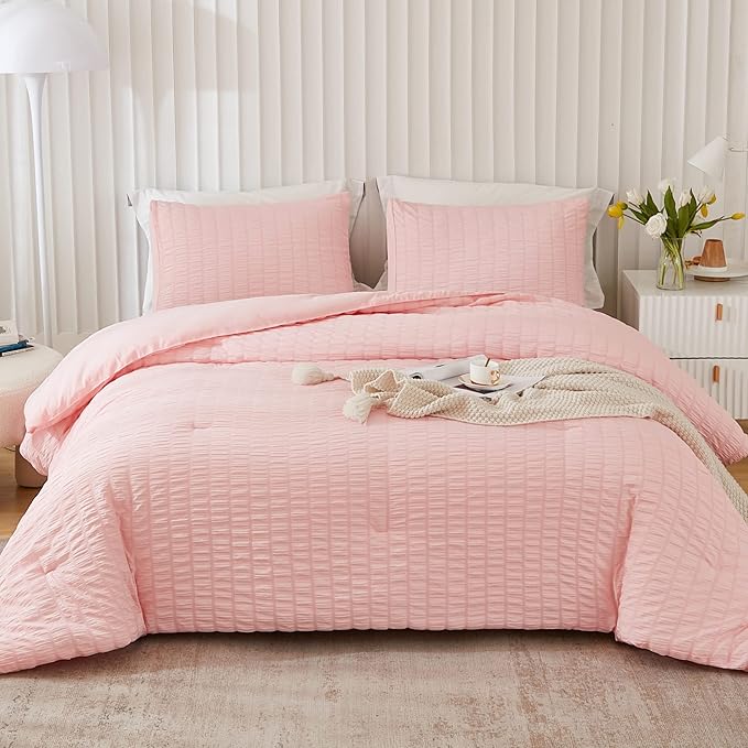 AveLom Blush Pink Seersucker Full Comforter Set (80x90 inches), 3 Pieces - 100% Soft Washed Microfiber Lightweight Comforter with 2 Pillowcases, All Season Down Alternative Comforter Set for Bedding