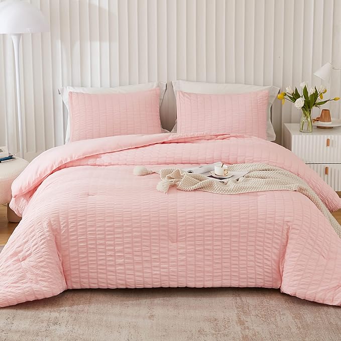 AveLom Blush Pink Seersucker Queen Comforter Set (90x90 inches), 3 Pieces - 100% Soft Washed Microfiber Lightweight Comforter with 2 Pillowcases, All Season Down Alternative Comforter Set for Bedding