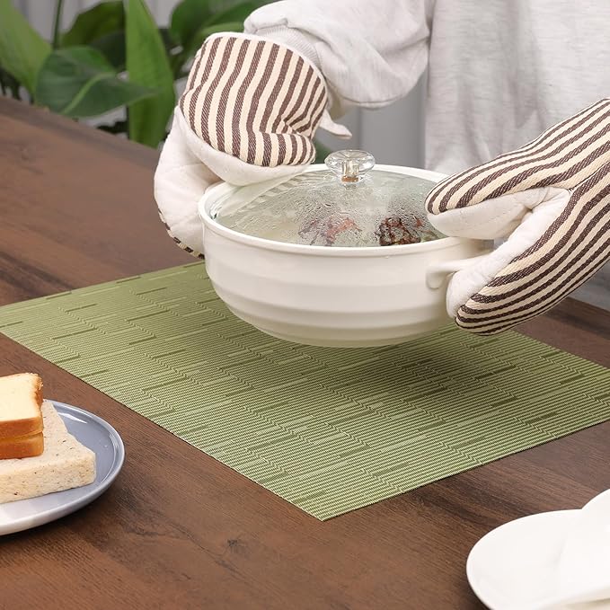 Myir JUN Placemats Set of 6, Vinyl Woven Placemats Place Mats Indoor Washable Table Mats Non-Slip Place mats for Dining Table (Green, Set of 6)