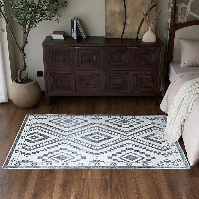 RAMEFILD Moroccan Washable Area Rug 4x6, Geometric Decorative Woven Rug Low Pile, Non-Slip Boho Accent Farmhouse Indoor Floor Carpet for Living Room Entryway Laundry Bedroom, Black and White