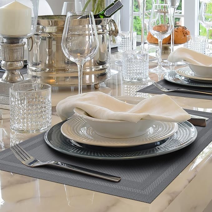 Winknowl Placemats Set of 4，Heat Resistant Woven Vinyl Washable PVC Place Mats，Non-Slip Stain Resistant Indoor/Outdoor Table Mats for Dining Table (Grey)