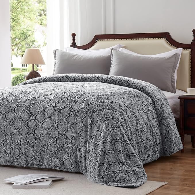 KAWAHOME Faux Fur Blanket King Size Winter Ultra Luxury Soft Cozy Warm Fluffy Plush Faux Rabbit Fur Blankets Quatrefoil Pattern for Couch Sofa Bed, 108" X 90" Dark Grey