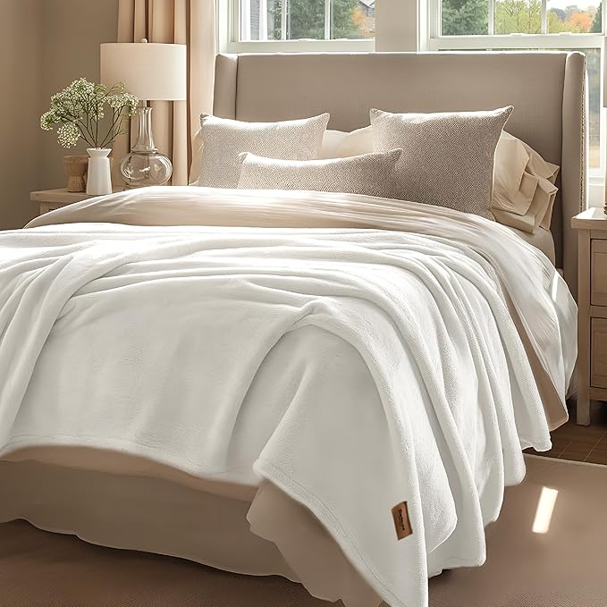 Bedsure Fleece King Size Blanket for Bed - GentleSoft Warm, Cozy, Soft & Thick Blanket for Winter, Heavy 500Gsm Anti-Static Design, Ideal for Couch & Sofa, Cream, 108x90 Inch